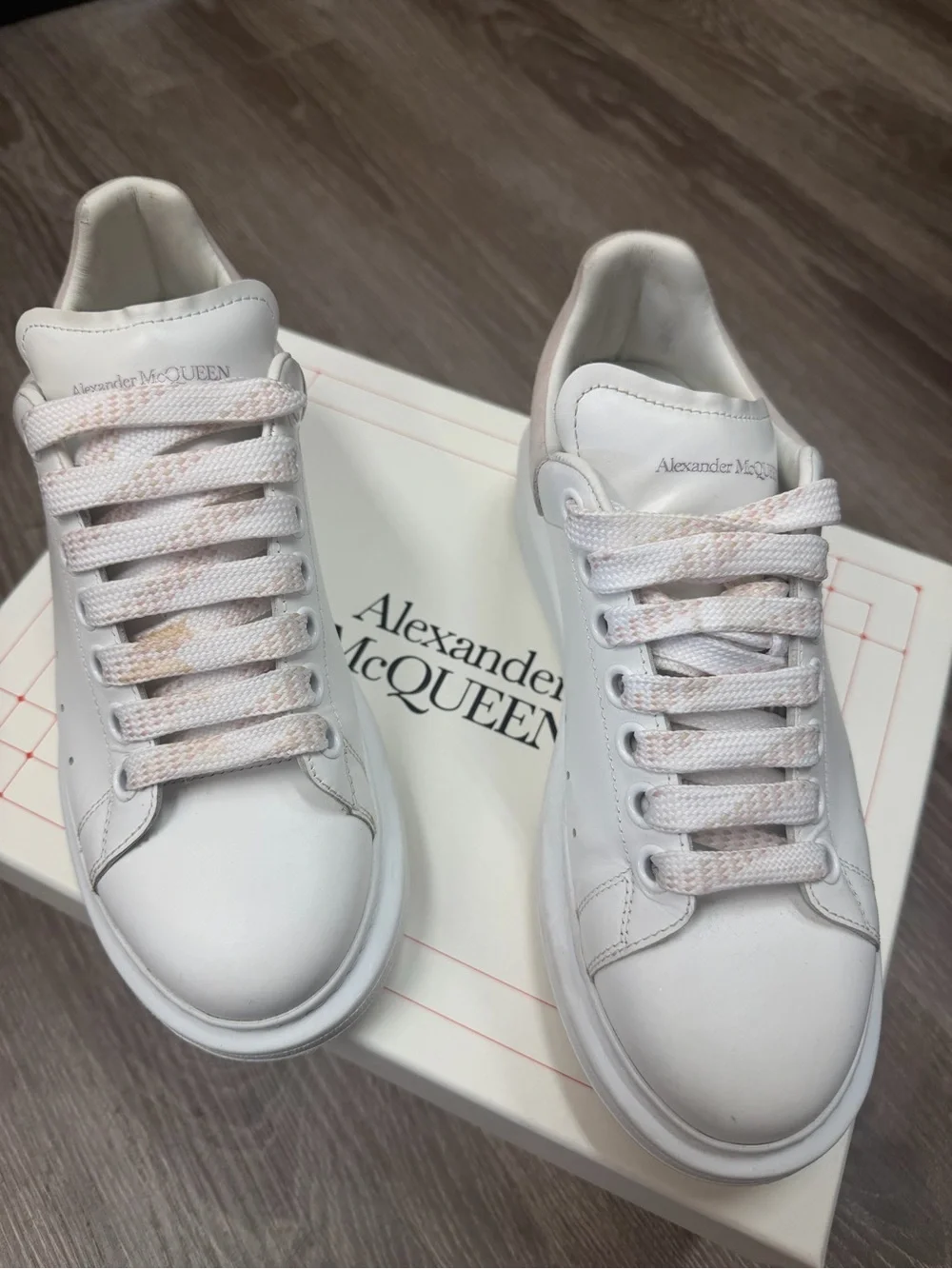 Alexander McQueen White Leather Sneakers with Blush-Patterned Laces